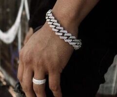 What Makes a Silver Bracelet the Perfect Accessory for Men?