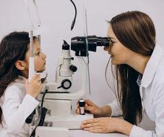 Optometrist in Houston TX Offering Precision Fittings & Multifocal Lenses